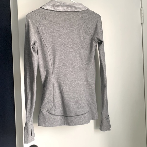 LULULEMON Gray Think Fast Pullover size 6 - Picture 9 of 11